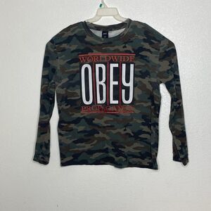 OBEY Men’s Camo Long Sleeves T Shirt Size L in very condition.